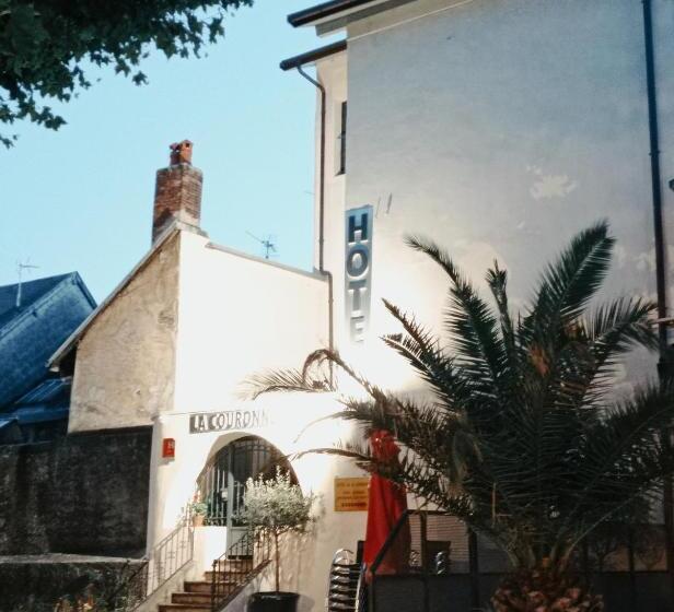 سوییت با چشم‌انداز کوه, De La Couronne