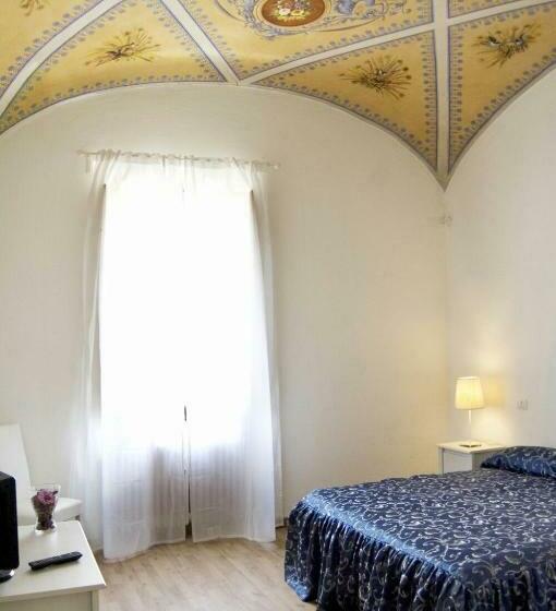 اتاق ساده سه‌ نفره, Relais La Corte Dei Cavalieri