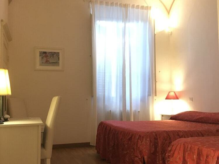 اتاق ساده سه‌ نفره, Relais La Corte Dei Cavalieri