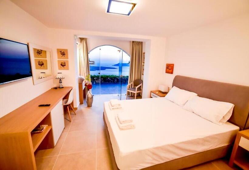 سوئیت جونیور با چشم‌انداز, Kratiras View Luxury Suites