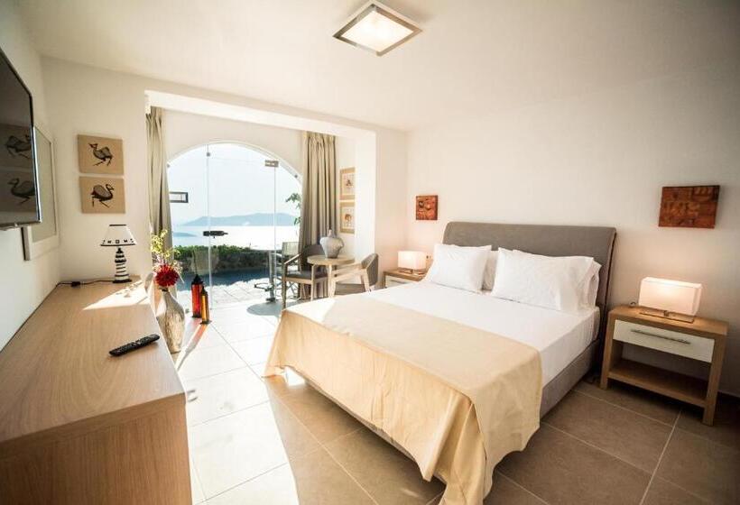 سوئیت جونیور با چشم‌انداز, Kratiras View Luxury Suites