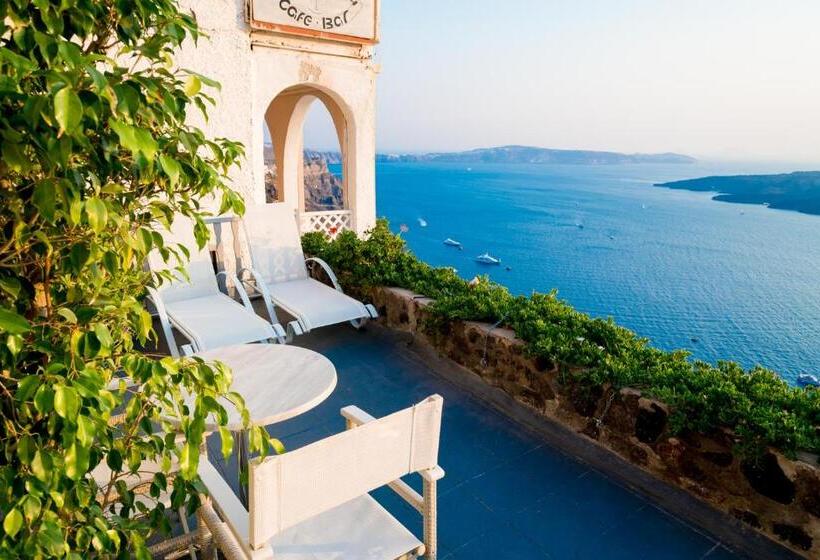سوئیت جونیور با چشم‌انداز, Kratiras View Luxury Suites