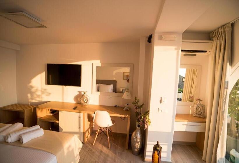 سوئیت جونیور با چشم‌انداز, Kratiras View Luxury Suites