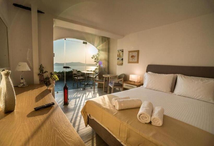 سوئیت جونیور با چشم‌انداز, Kratiras View Luxury Suites