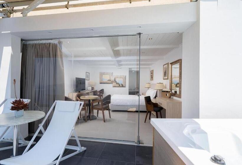 سوئیت با وان آب گرم, Kratiras View Luxury Suites