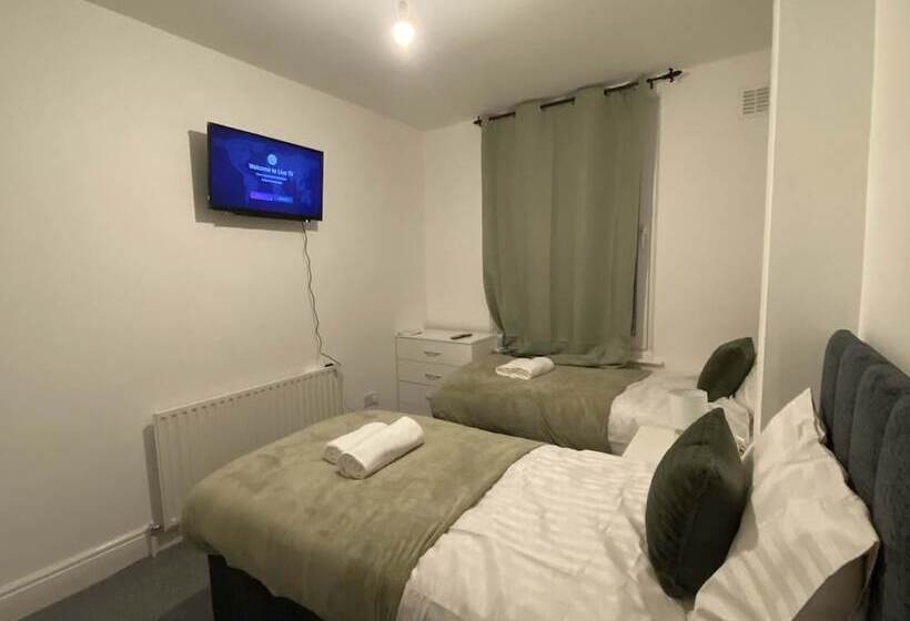 Номер Стандарт, Cosy 3bd Guesthouse. Private Bathrooms