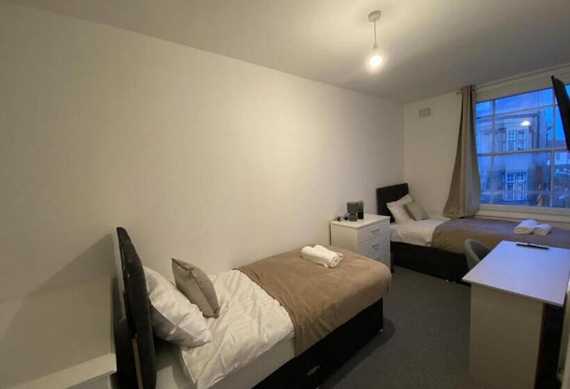 Номер Стандарт, Cosy 3bd Guesthouse. Private Bathrooms