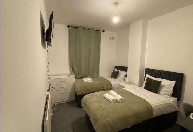 Номер Стандарт, Cosy 3bd Guesthouse. Private Bathrooms