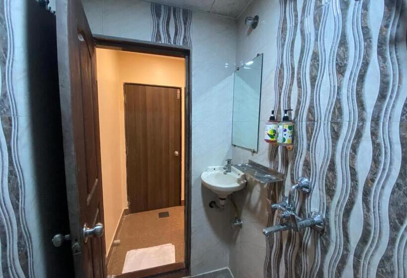 Номер Deluxe, Royal Grand   Near Mumbai International Airport