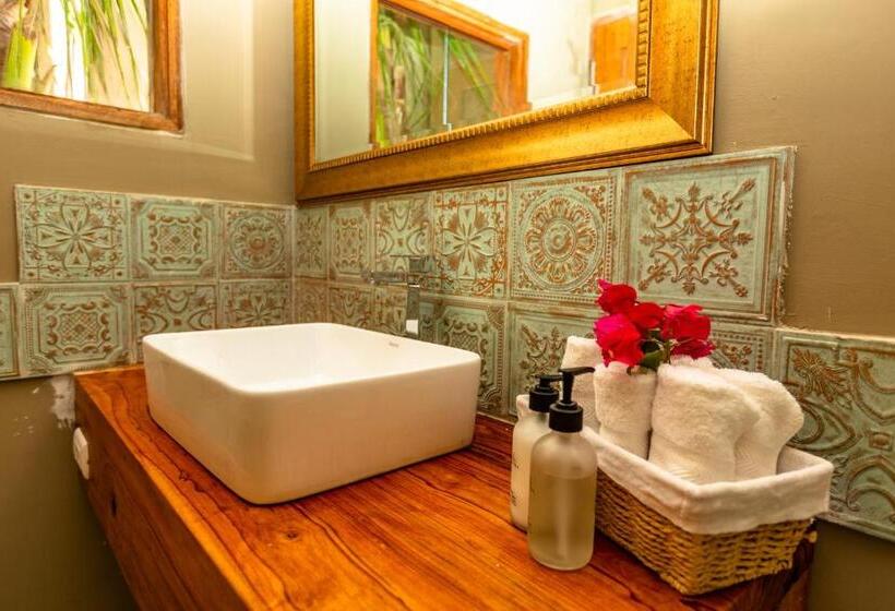 بانگلوی استاندارد, Adobe Villas