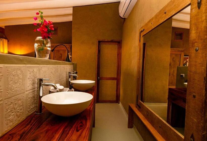 بانگلوی استاندارد, Adobe Villas