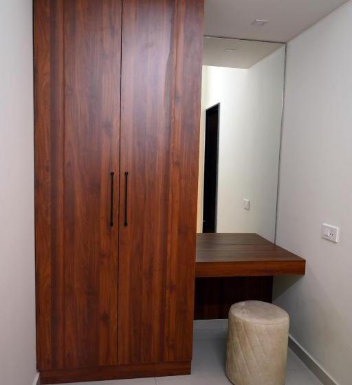 اتاق استاندارد با تخت بزرگ, Dwaraka Residency