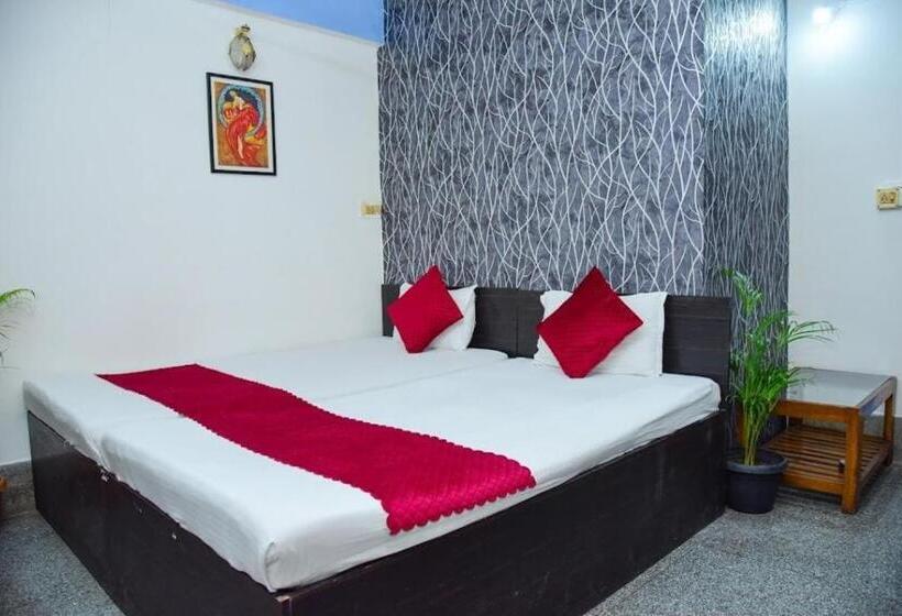 اتاق لوکس, Rowdralaya Residency