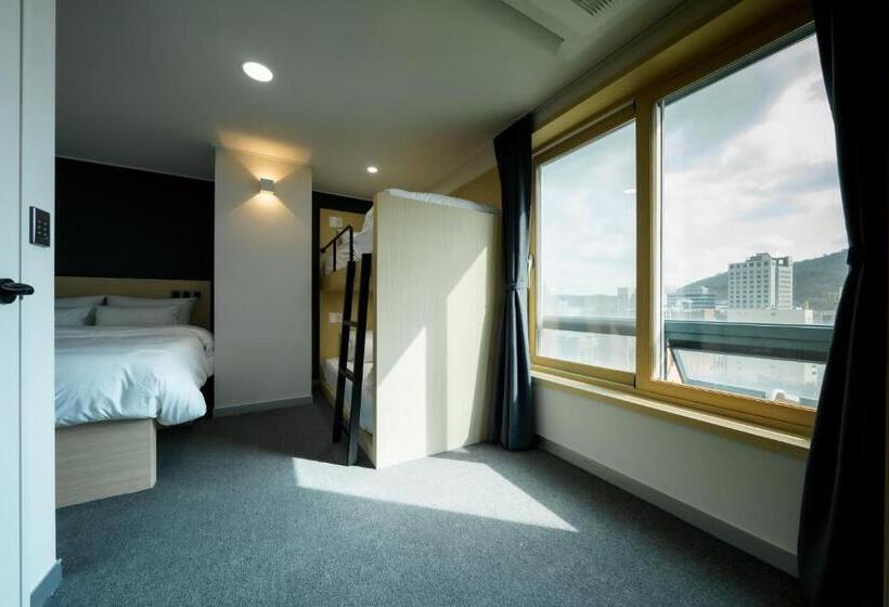 חדר משפחתי נוף להרים, The Stay Hue Myeongdong
