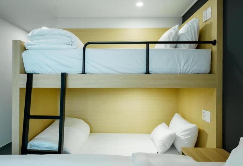 חדר סטנדרט לשלושה, The Stay Hue Myeongdong