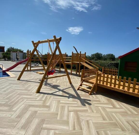ویلای 2 خوابه, Imperial Family Resort