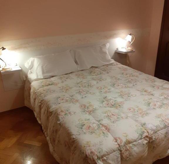 스탠다드 룸, Gold House