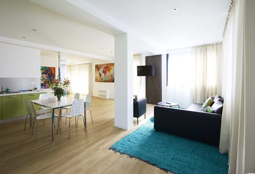 Люкс Deluxe 2 Спальни, Apparthotel La Girafe