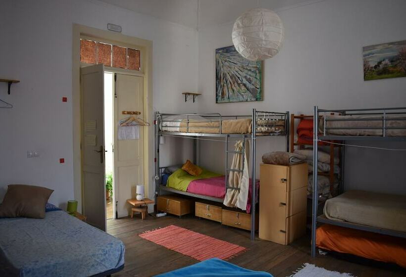 Кровать в Общей Комнате, Hostel Albergue La Casa Encantada