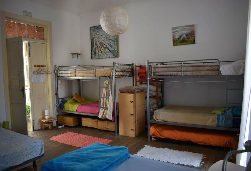 Кровать в Общей Комнате, Hostel Albergue La Casa Encantada