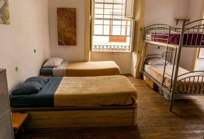 Кровать в Общей Комнате, Hostel Albergue La Casa Encantada