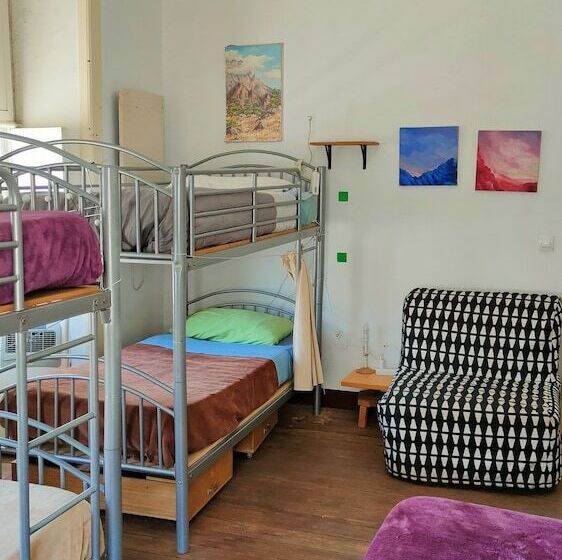 Кровать в Общей Комнате, Hostel Albergue La Casa Encantada