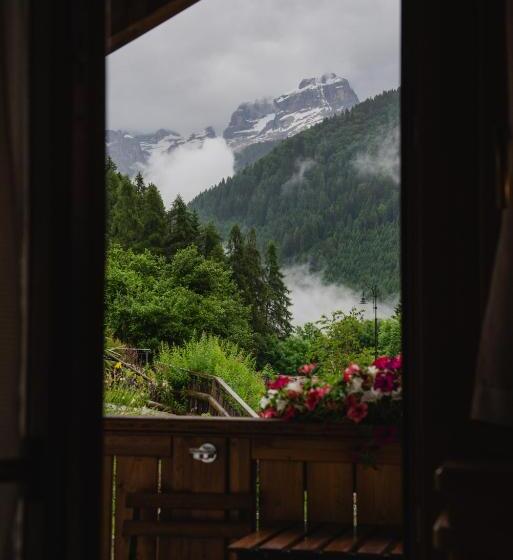 اتاق استاندارد با بالکن, Chalet Campiglio Imperiale