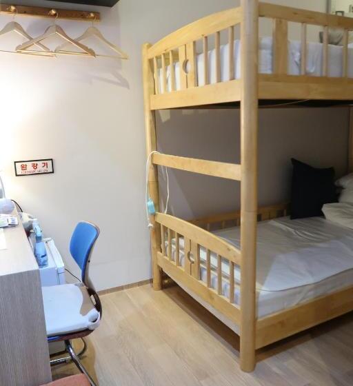 Номер Стандарт, Andong Poonggyung Hostel N Library