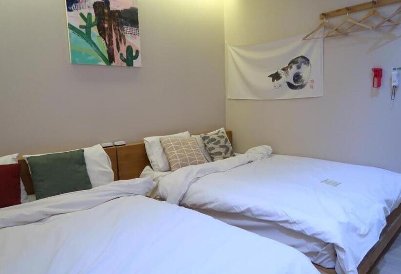 Семейный Номер, Andong Poonggyung Hostel N Library