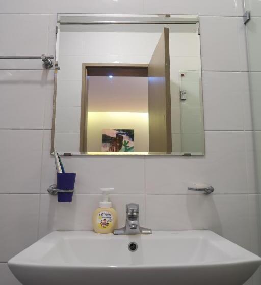 패밀리 룸, Andong Poonggyung Hostel N Library
