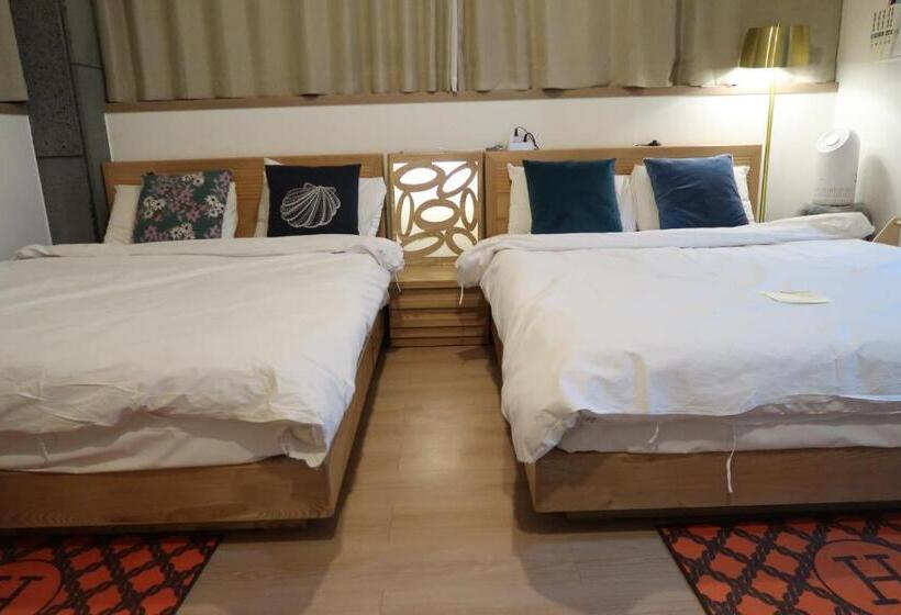패밀리 스위트, Andong Poonggyung Hostel N Library