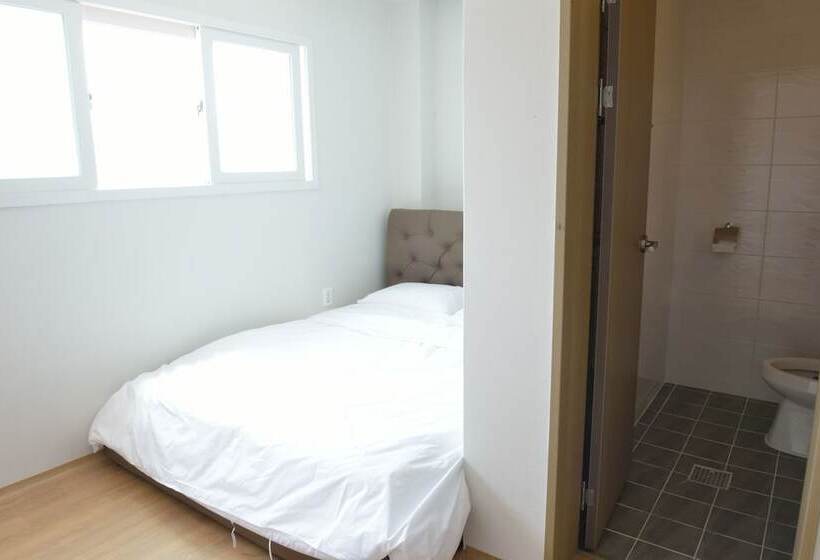 Номер Стандарт, Andong Poonggyung Hostel N Library