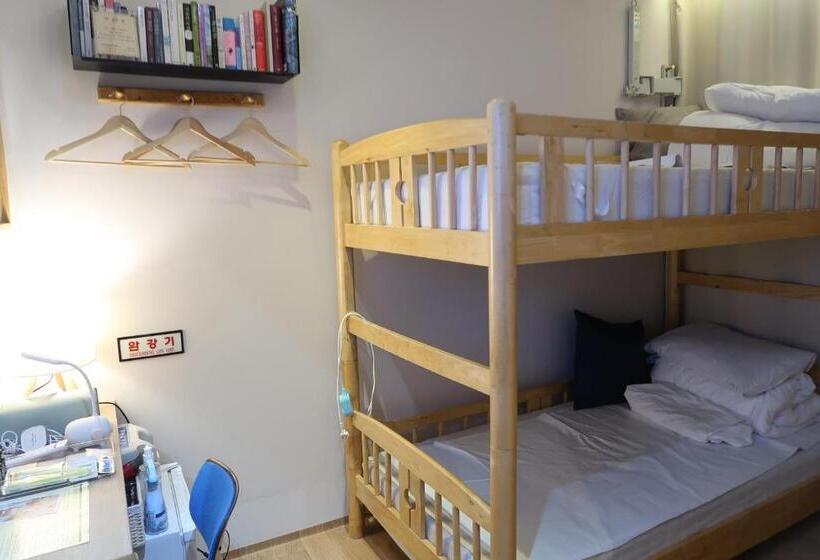 Номер Стандарт, Andong Poonggyung Hostel N Library