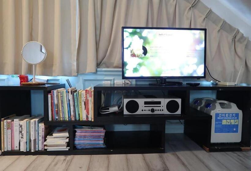 Семейный Номер, Andong Poonggyung Hostel N Library