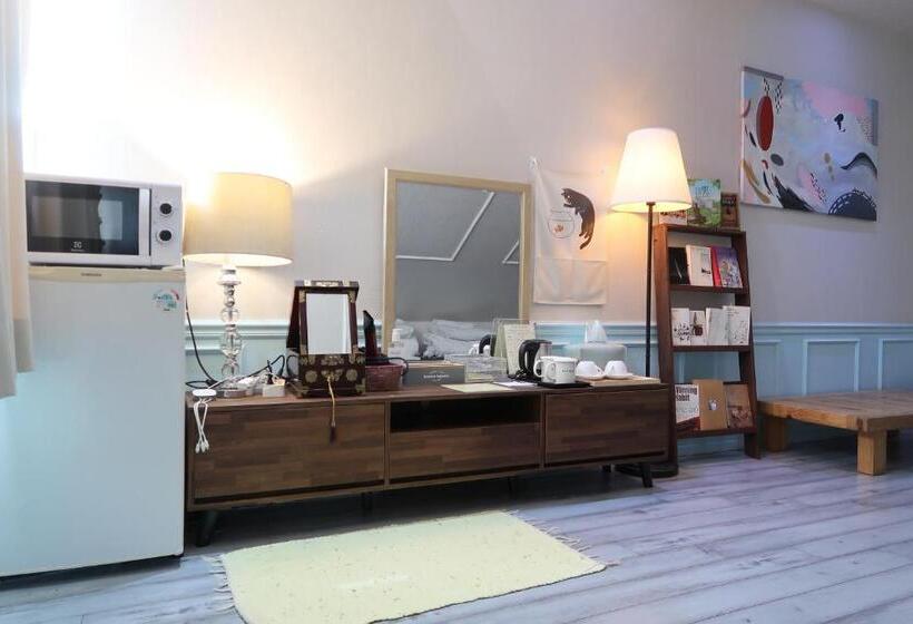 패밀리 룸, Andong Poonggyung Hostel N Library