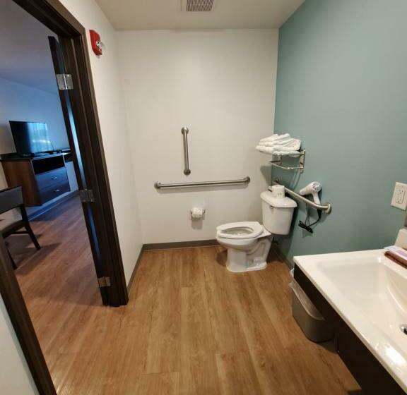 חדר סטנדרט מותאם לאדם עם מוגבלויות, Woodspring Suites Fargo North Near Ndsu