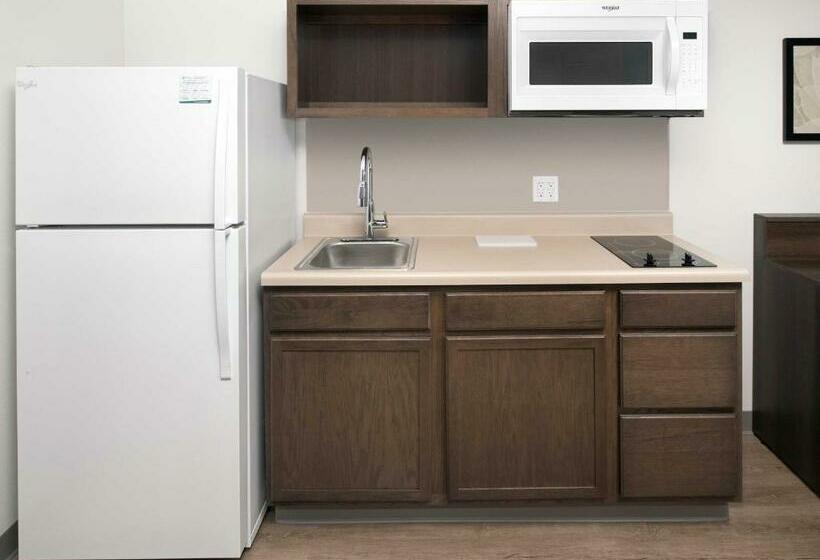 חדר סטנדרט מותאם לאדם עם מוגבלויות, Woodspring Suites Fargo North Near Ndsu