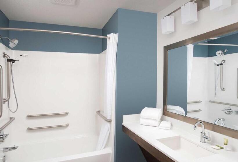 חדר סטנדרט מותאם לאדם עם מוגבלויות, Woodspring Suites Fargo North Near Ndsu