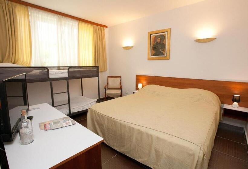 이코노이 4인룸, Zadar