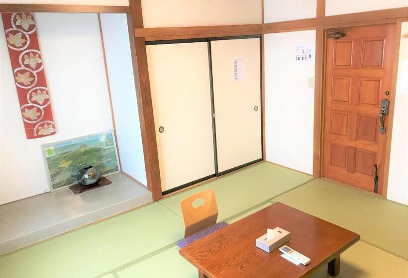 Номер Economy, K S House Fuji View   Travelers Hostel