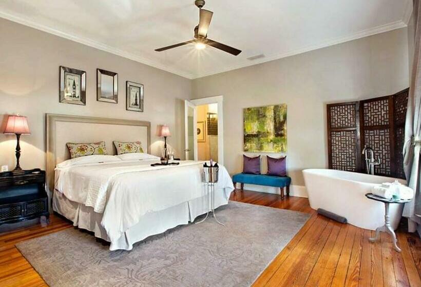 수피리어 스위트, Sparrow Grove Manor