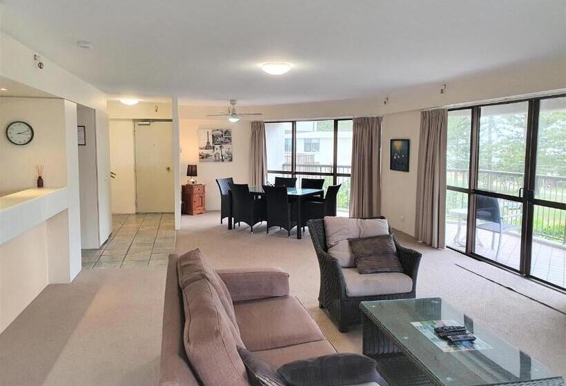 آپارتمان اقتصادی دو خوابه, Burleigh Esplanade Apartments
