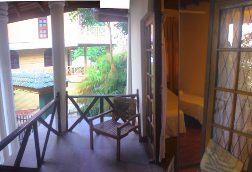 Standard Triple Room, Tree Breeze Inn