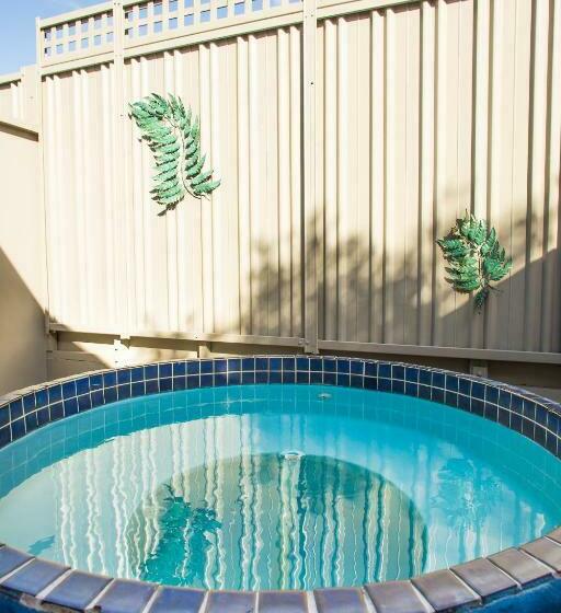 패밀리 룸, Bennetts Thermal Motor Inn