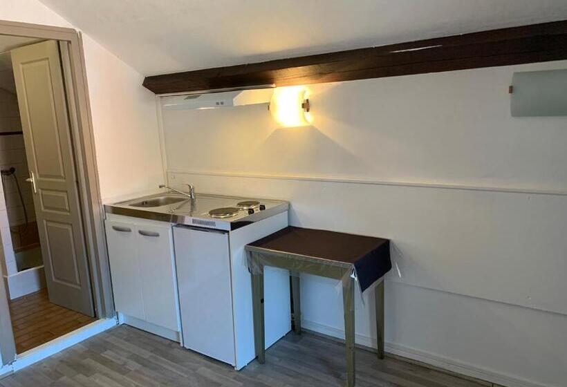 Studio Standard, Hôtel Le Cosy