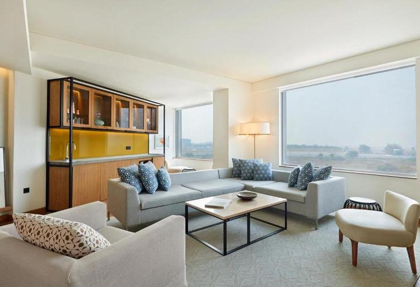 Люкс с Видом, Andaz Delhi, By Hyatt