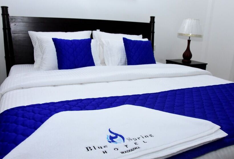 جناح عائلي, Blue Spring