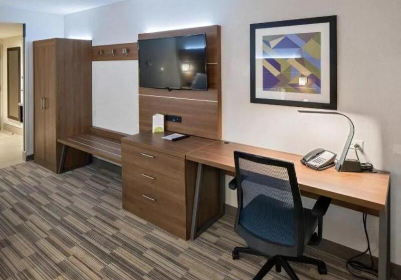 キングサイズベッドのスタンダードルーム, Holiday Inn Express   Red Deer North, An Ihg