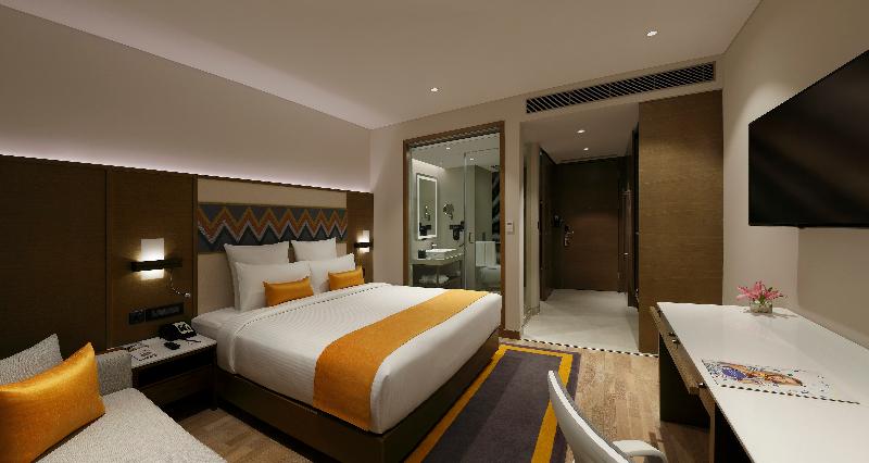 带大床的行政房间, Novotel Guwahati Gs Road