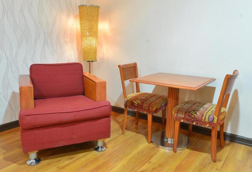 스위트, Royal Suites Condotel